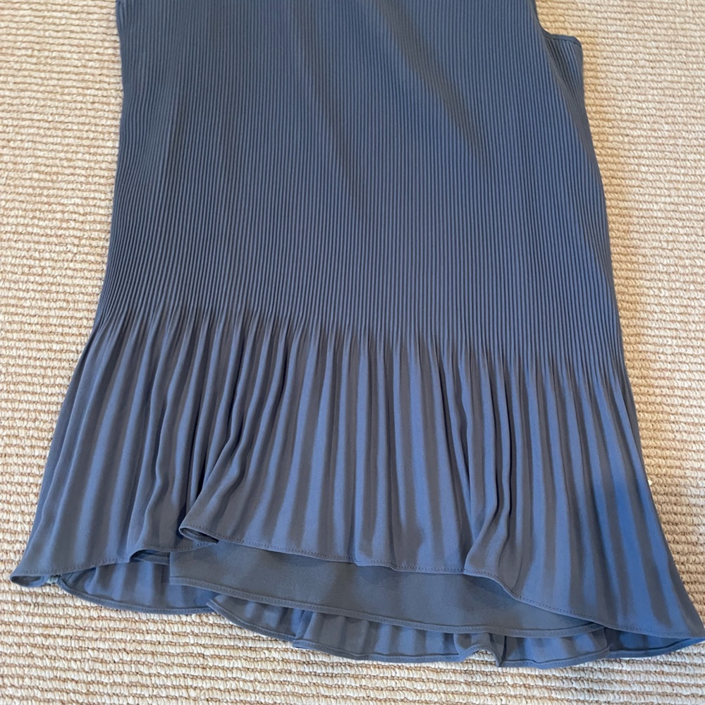 Ellie Kai sleeveless gray crewneck pleated top - Picture 2 of 7